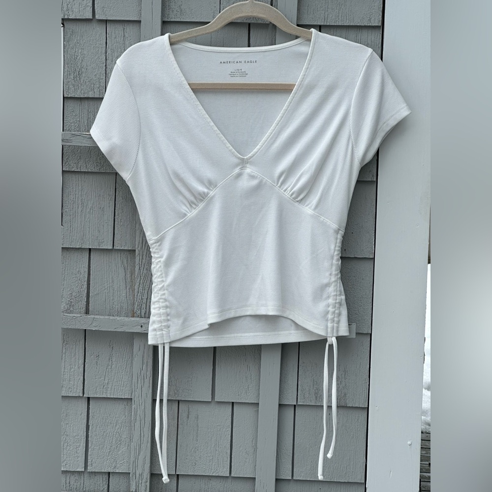 American Eagle Outfitters White V-Neck Crop Top/ large